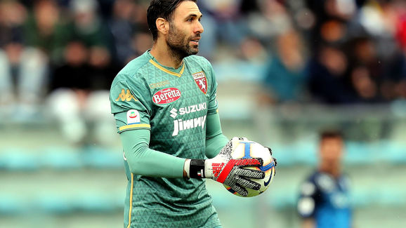 世体：巴萨要在1月15日前提交滕森的伤势报告，以注册新球员（世体：巴萨须在1月15日前递交滕森伤情报告，方可完成新援注册）