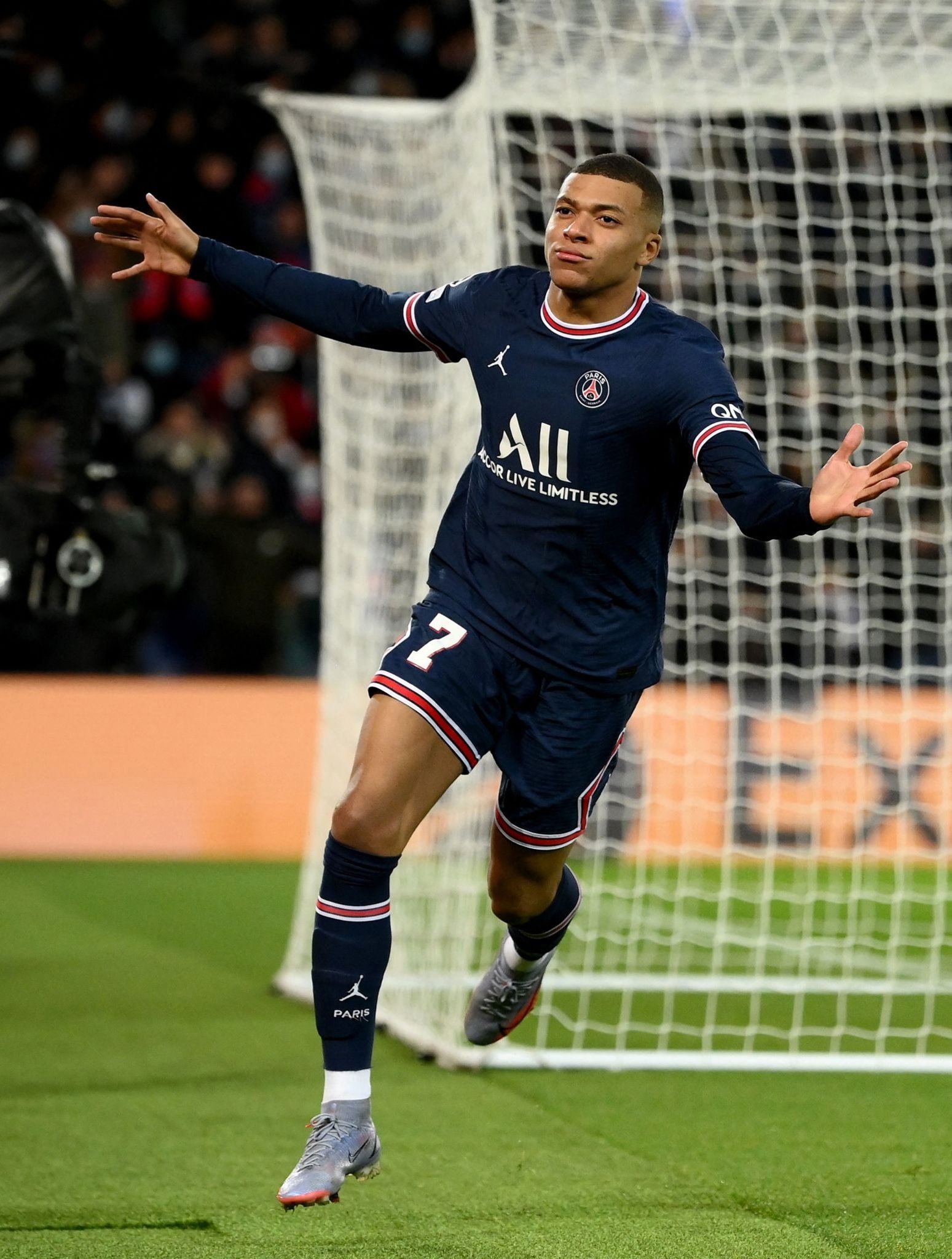 托莫里：在米兰感到被重视和支持；继续努力争取重回英格兰队