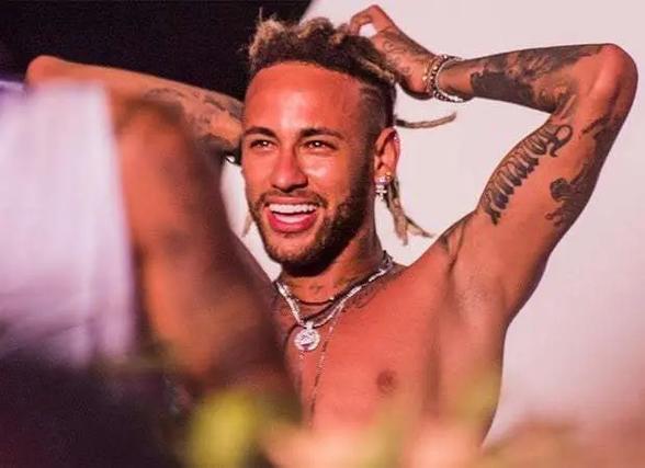 法甲战报：克瓦拉茨赫利亚双响，拉莫斯制胜，巴黎5-0雷恩