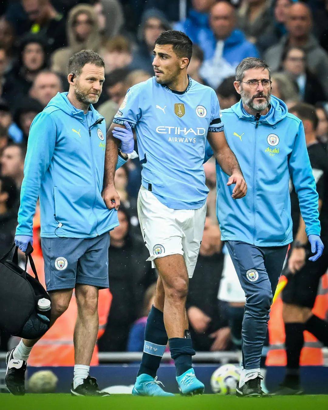 即将迎战巴萨，跟队：切尔西将在斯坦福桥门口树立帕尔默冰雕（战巴萨在即，切尔西将在斯坦福桥外竖立帕尔默冰雕）