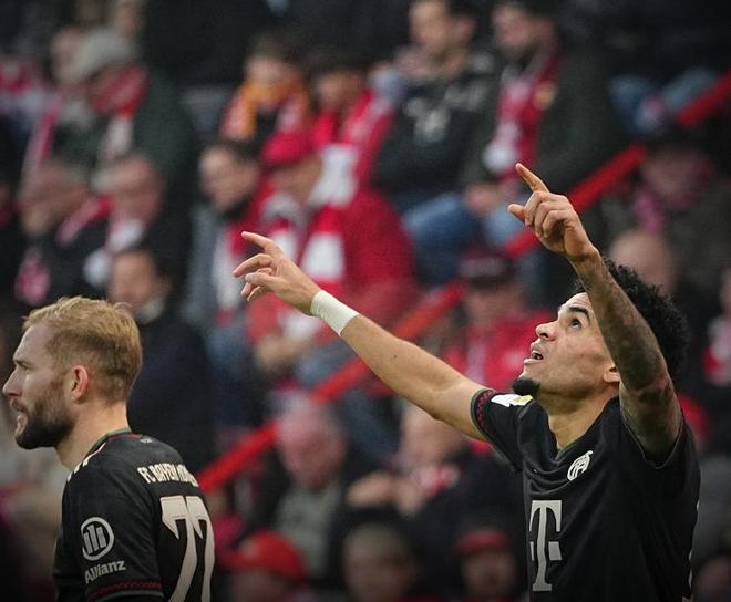 热火140-123大胜快船，五连败，战绩升至东部第三，快船深陷西部末位，进攻依赖球星，防守漏洞明显。