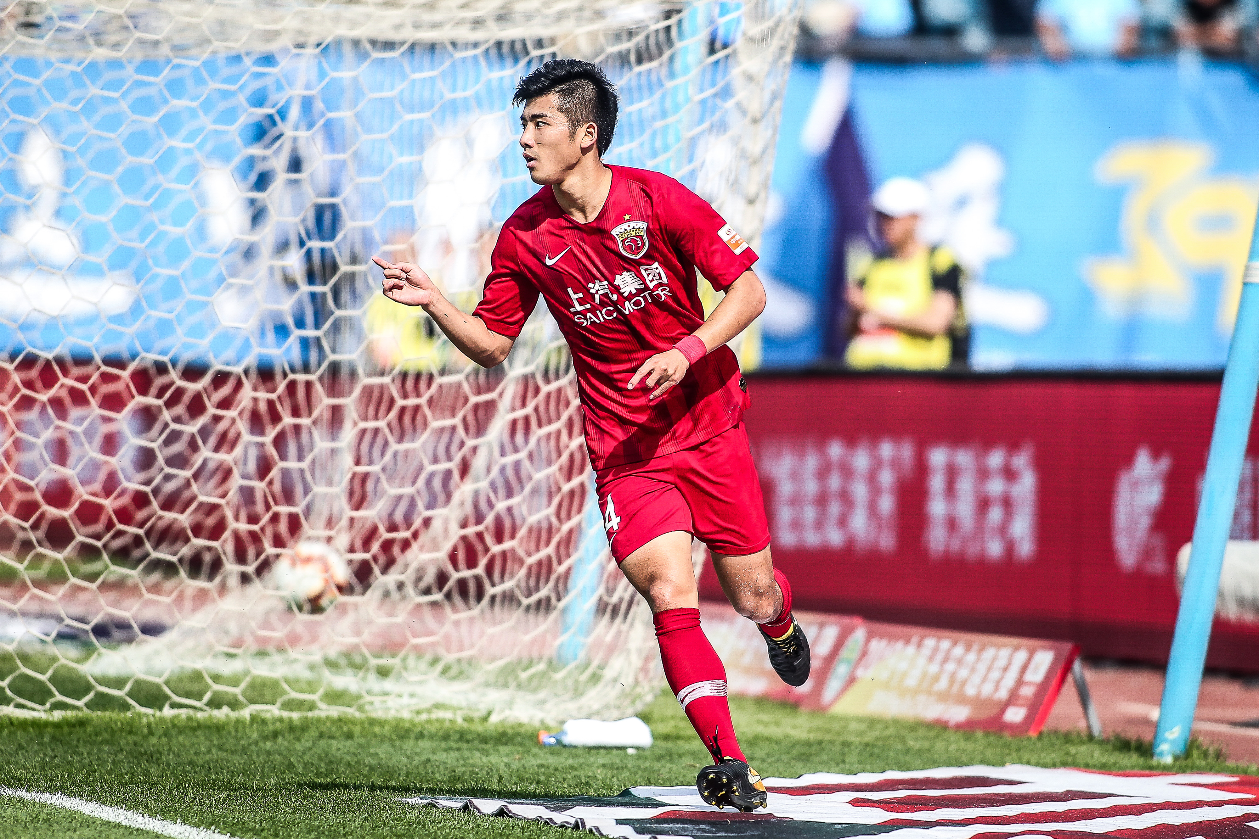 TA：曼联连续88个赛季有自家青训球员出战的纪录面临终结危机