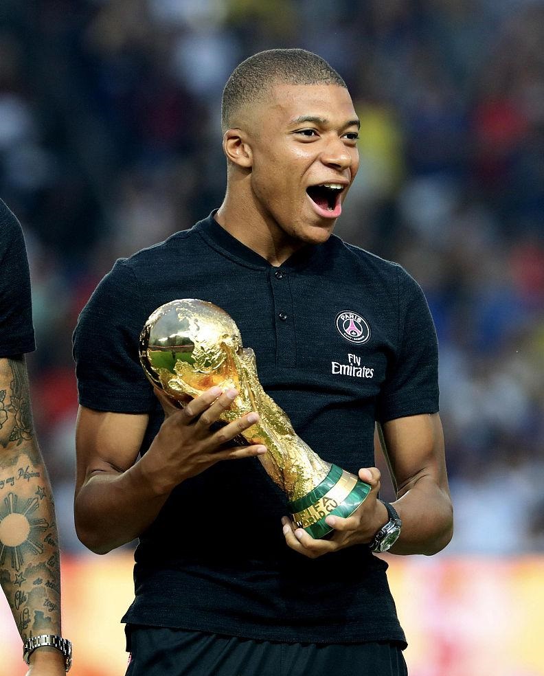 篮球CBA赛场出现精彩扣篮