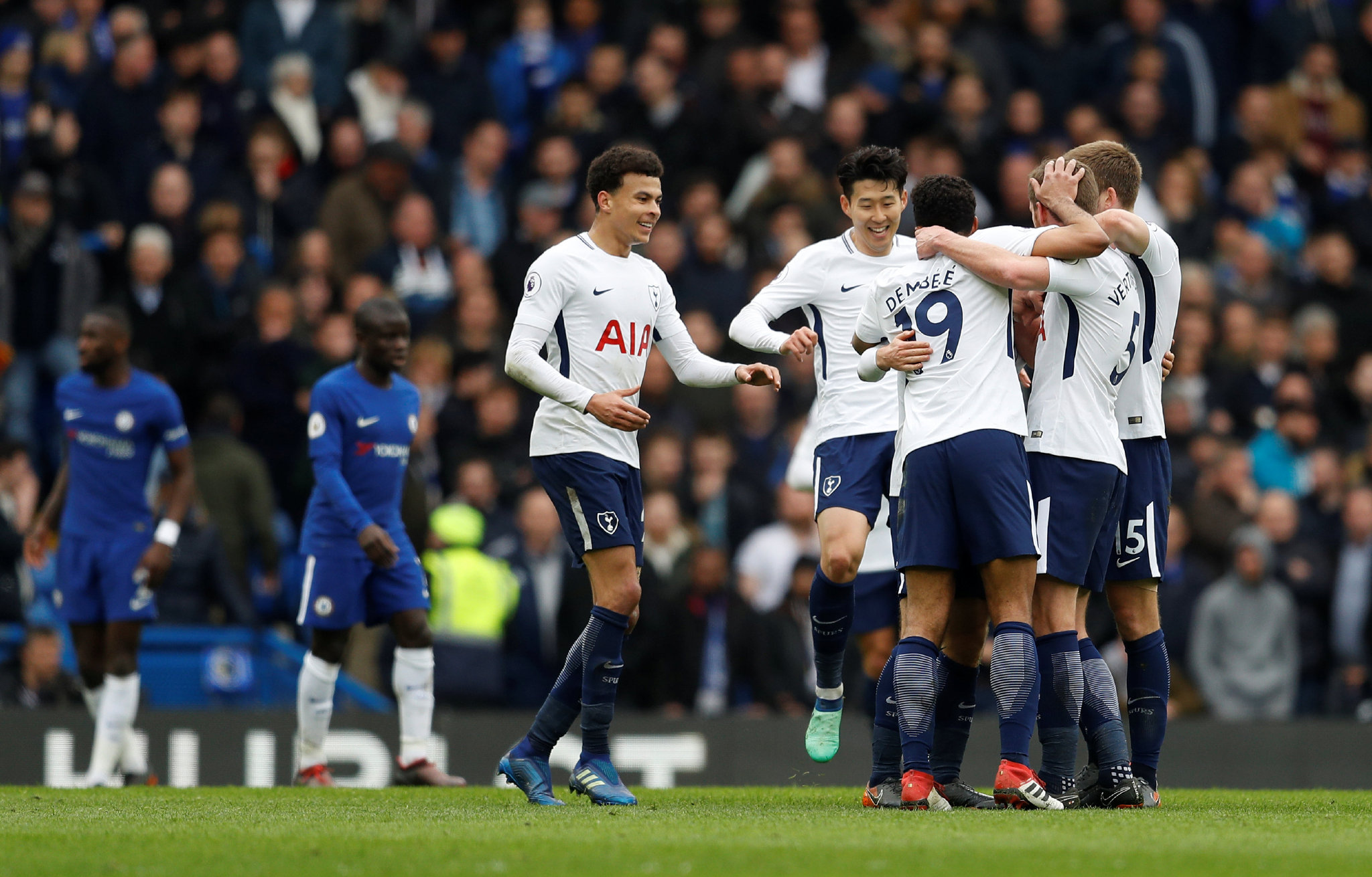 摸吉祥物女演员胸部，前塞尔塔队长马略被判赔偿1000欧