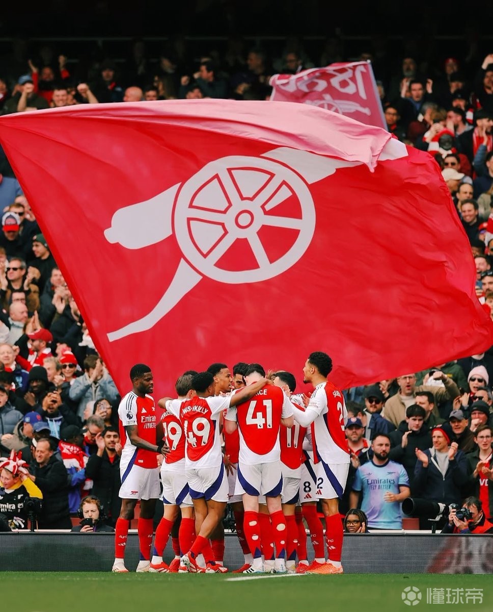 奥莱报：迪马利亚壁画遭到涂污，青训教练指责罗萨里奥球迷