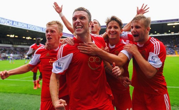 中超：上海海港主场4-1大胜深圳