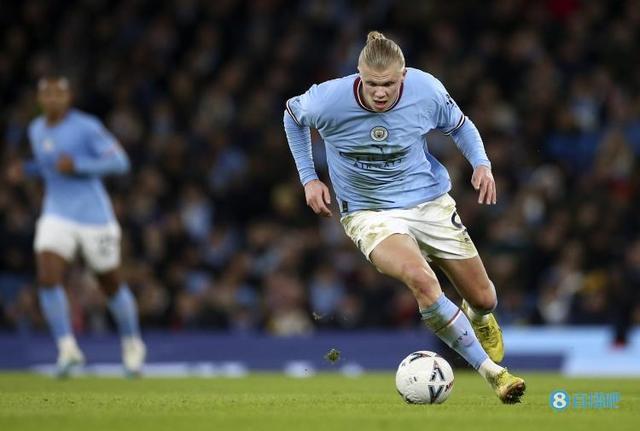 判若两队，武汉三镇前14轮5胜3平6负，后16轮1胜4平11负